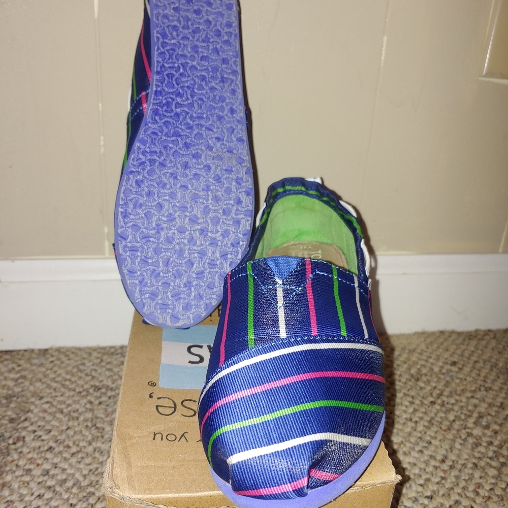 Toms - Picture 2 of 3